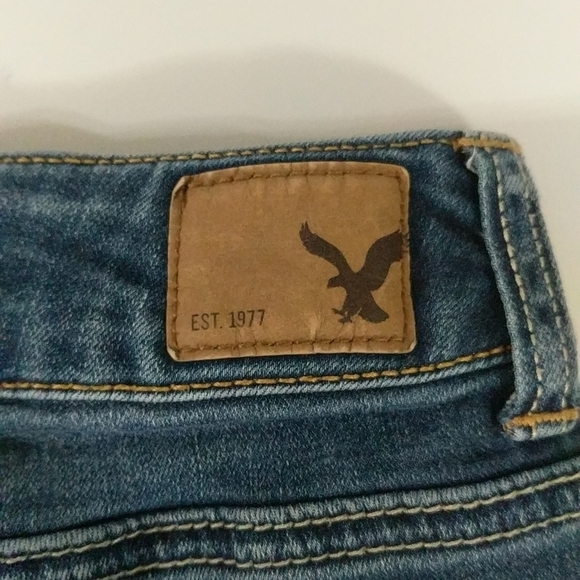 American Eagle Distressed Denim Super Stretch Medium Wash Shorts - size 0 - Picture 7 of 7